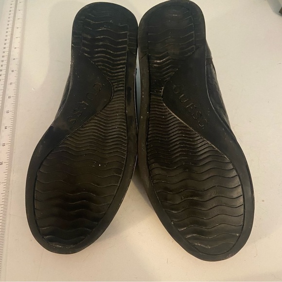 Guess  women’s black runners‎ in size 7.5 - Picture 11 of 12